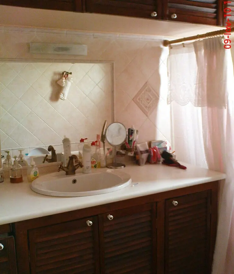 House Of 220 M² In Attica