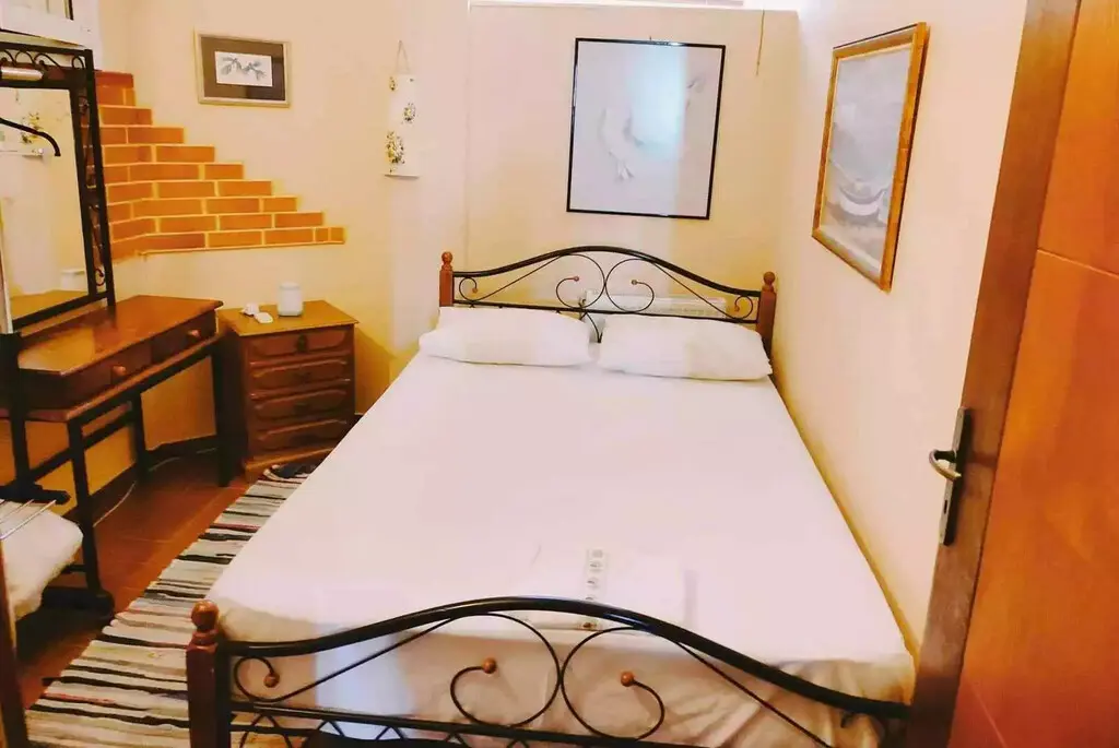 House Of 220 M² In Attica