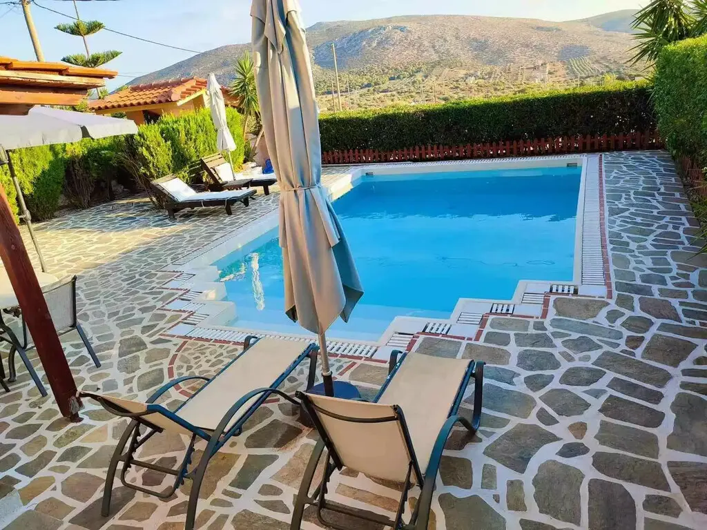 House Of 220 M² In Attica