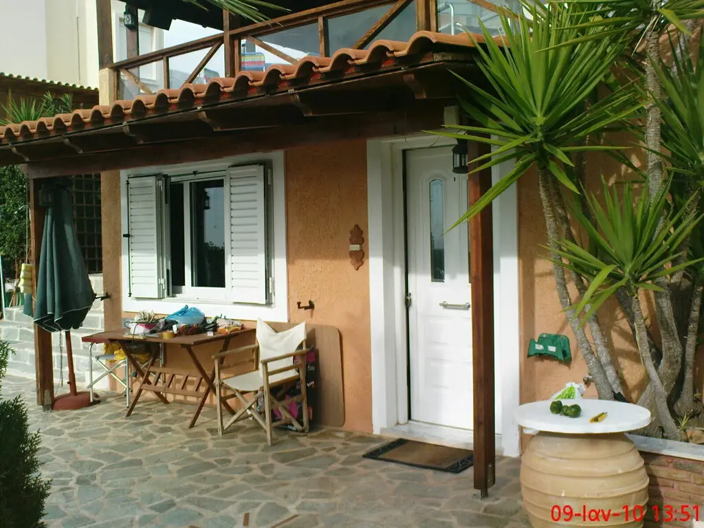 House Of 220 M² In Attica