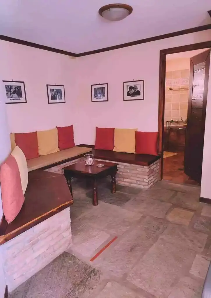 House Of 220 M² In Attica