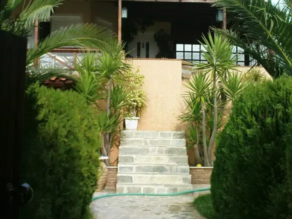 4-bedroom Detached House In Kalivia Thorikou, Greece (220 M²)