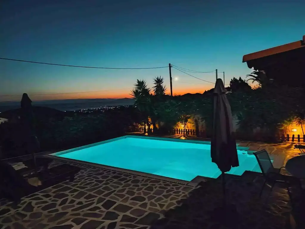 House Of 220 M² In Attica