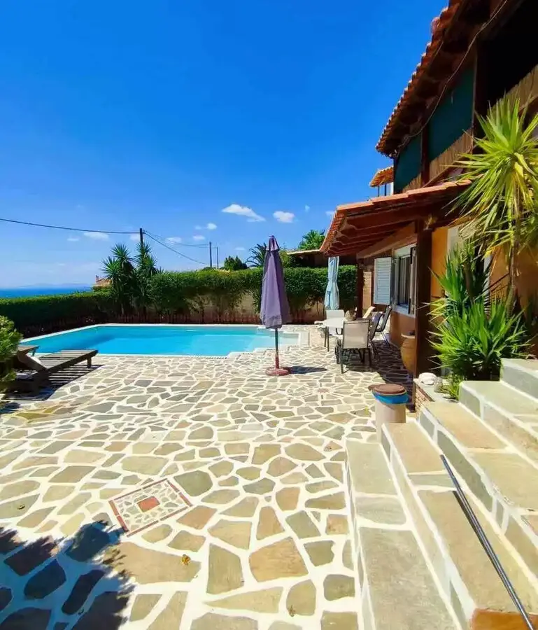 House Of 220 M² In Attica