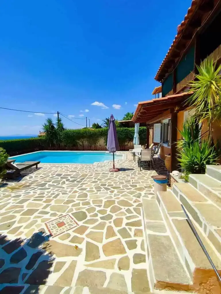 House Of 220 M² In Attica