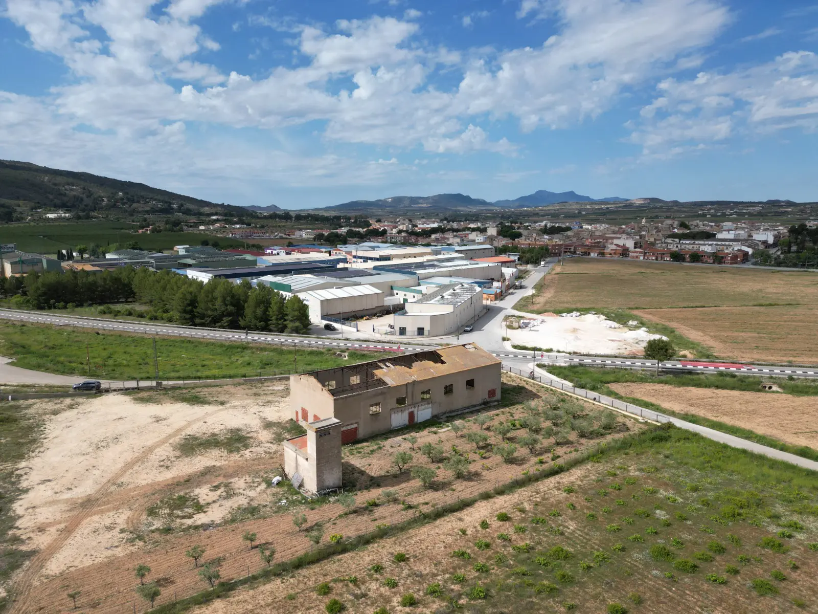Land Of 442 M² In Pinoso, Spain
