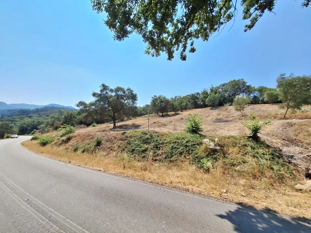 Land Of 914 M² In Corfu