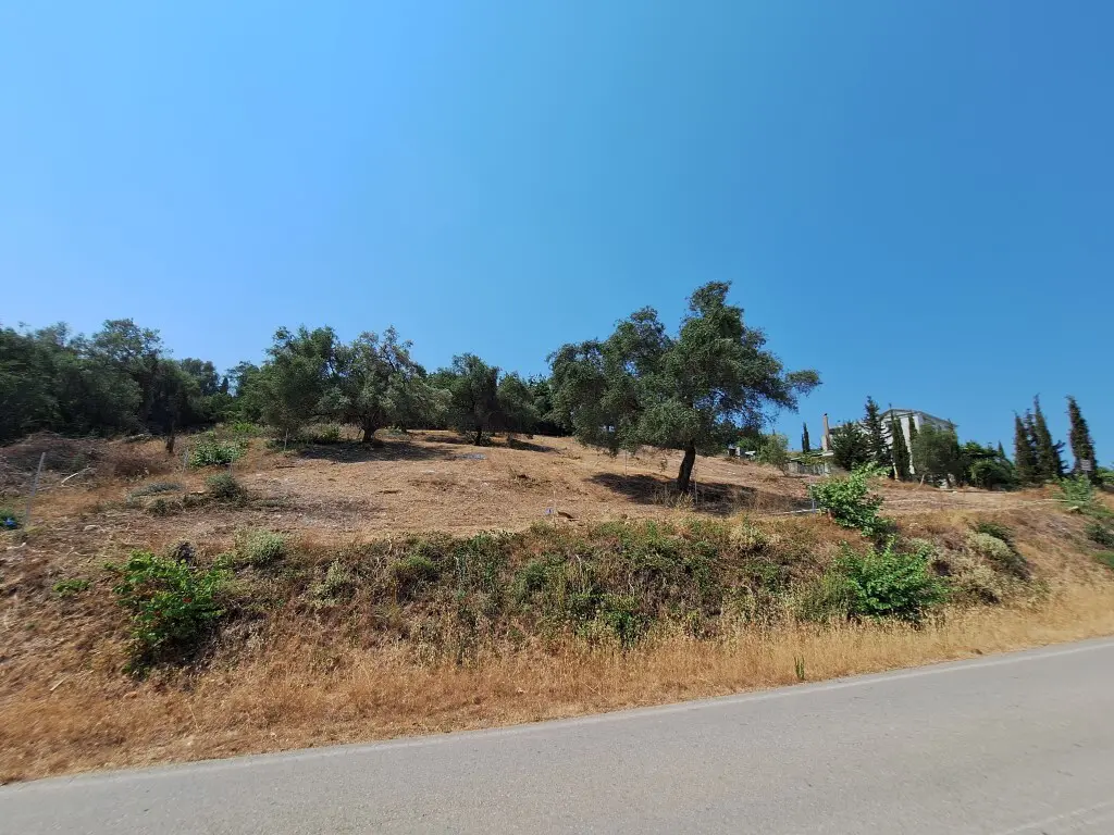 Land Of 932 M² In Corfu