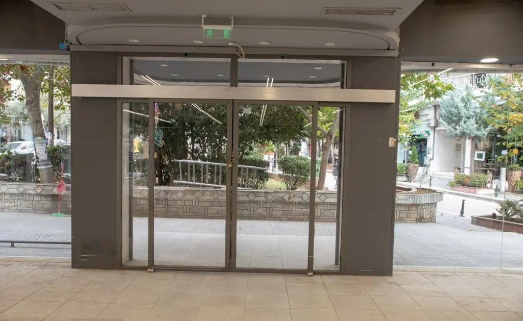 Commercial Property Of 815 M² In Thessaloniki