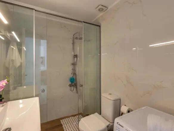 2-bedroom Flat In Gazi, Greece (70 M²)