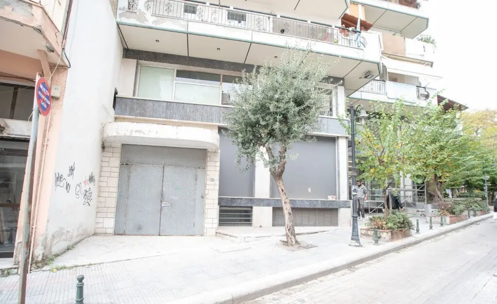 Commercial Property Of 815 M² In Thessaloniki