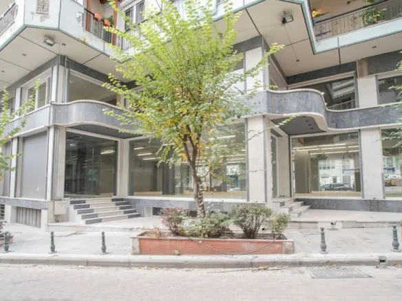 Commercial Property In Evosmos, Greece (815 M²)