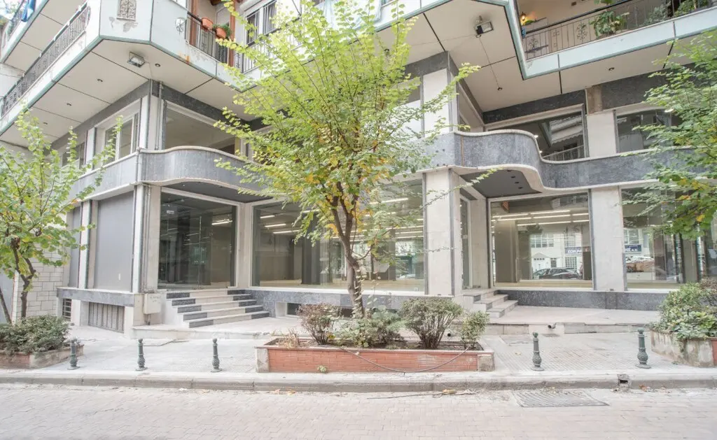 Commercial Property Of 815 M² In Thessaloniki