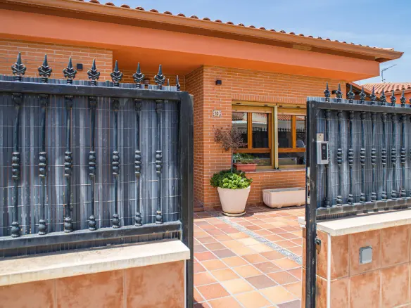 4-bedroom Detached Villa In Pinoso, Spain (133 M²)