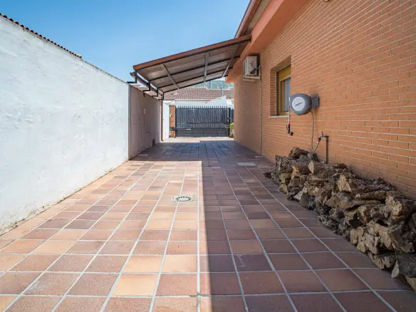 4-bedroom Detached Villa In Pinoso, Spain (133 M²)