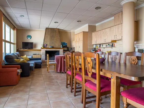 5-bedroom Detached Villa In Pinoso, Spain (86 M²)