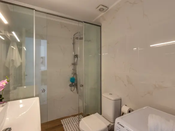 2-bedroom Flat In Gazi, Greece (70 M²)
