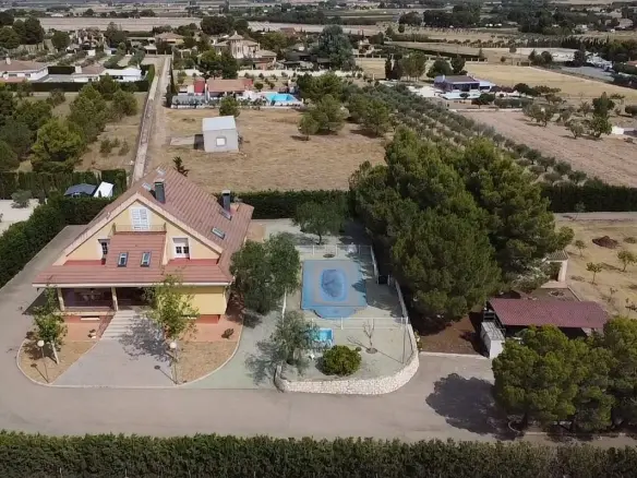 8-bedroom Detached Villa In Yecla, Spain (450 M²)