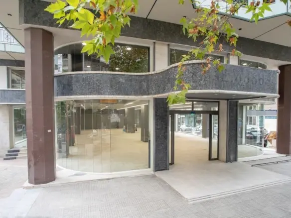 Commercial Property Of 815 M² In Thessaloniki