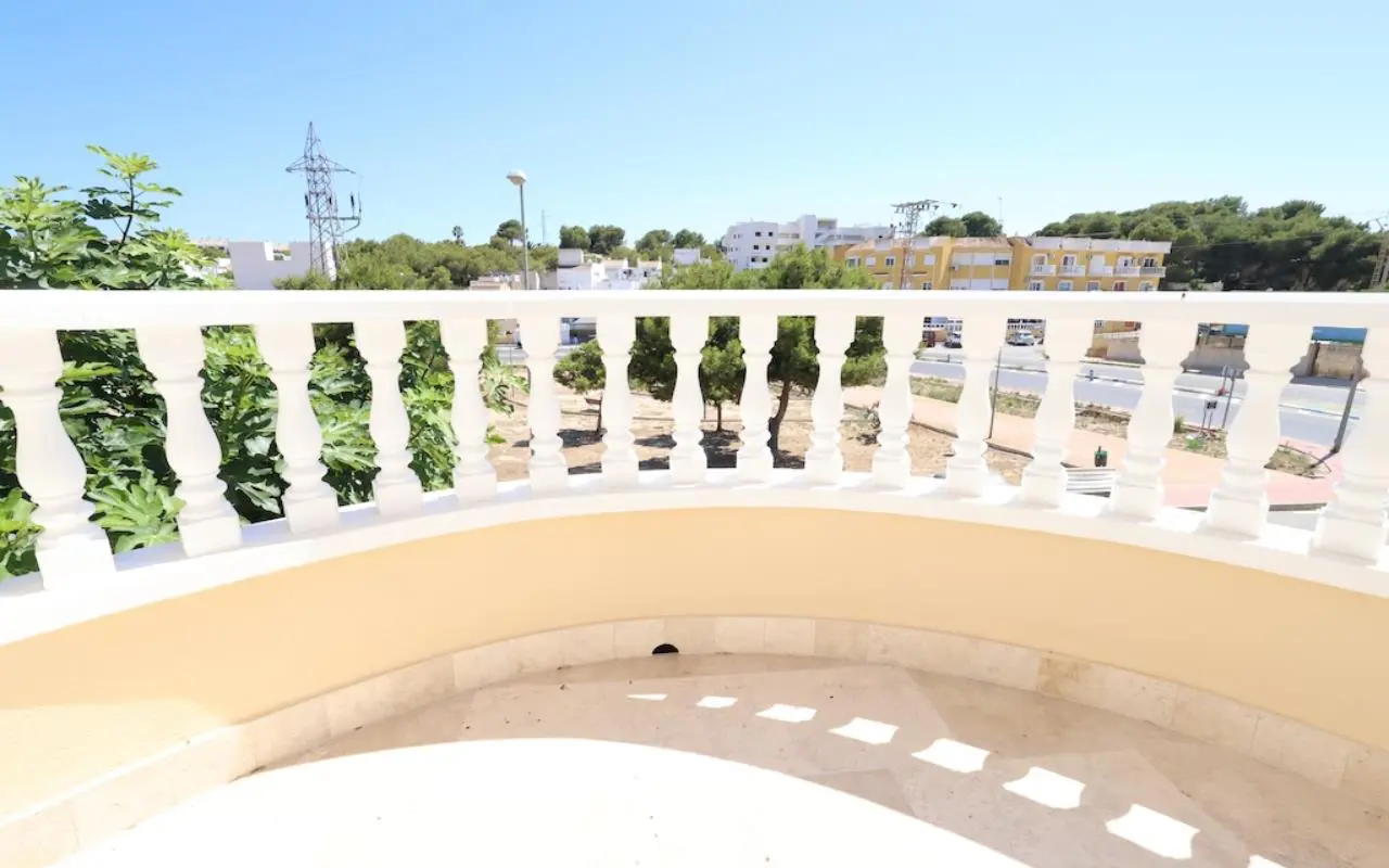 Villa Of 87 M² In Villamartin