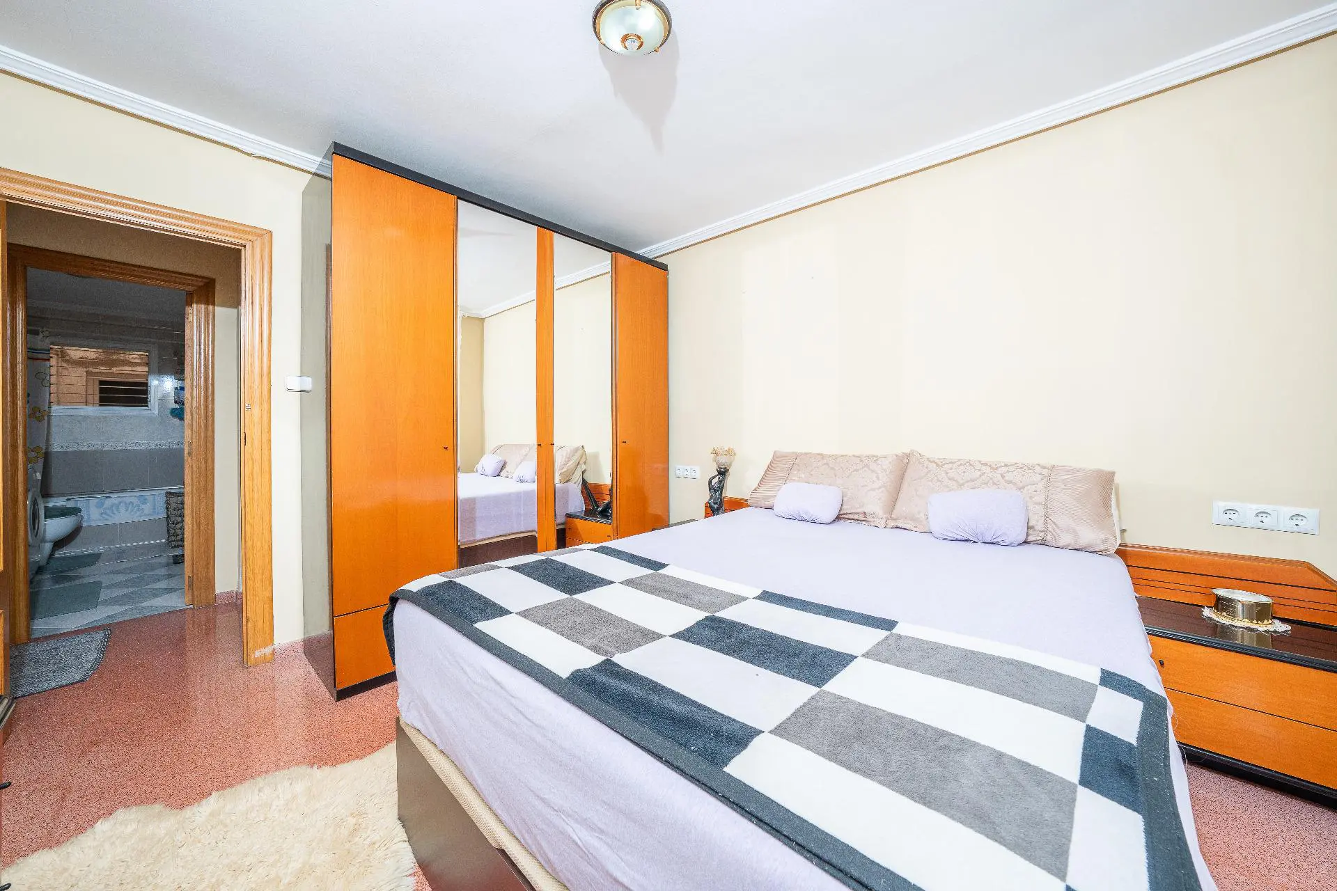 Flat Of 85 M² In Alicante, Spain