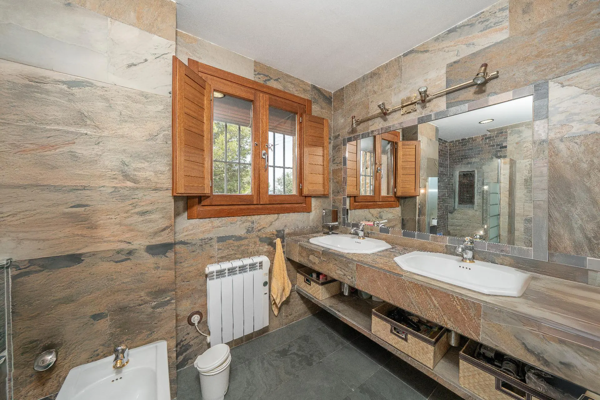 Masia Of 570 M² In Biar, Spain