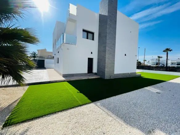 5-bedroom Villa In Torrevieja, Spain (368 M²)