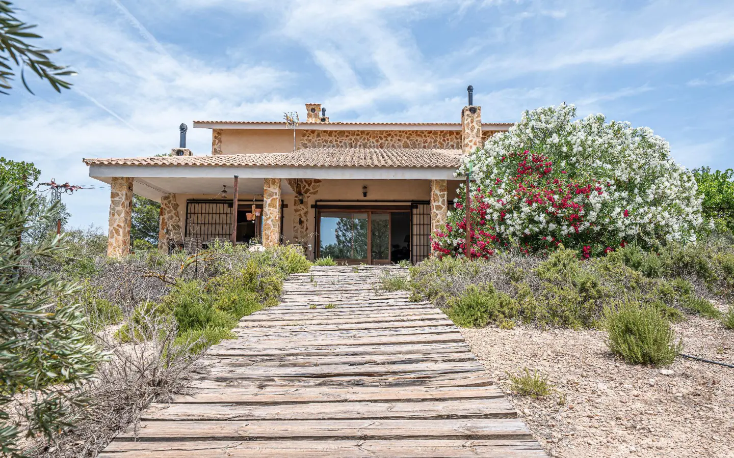 Masia Of 570 M² In Biar, Spain