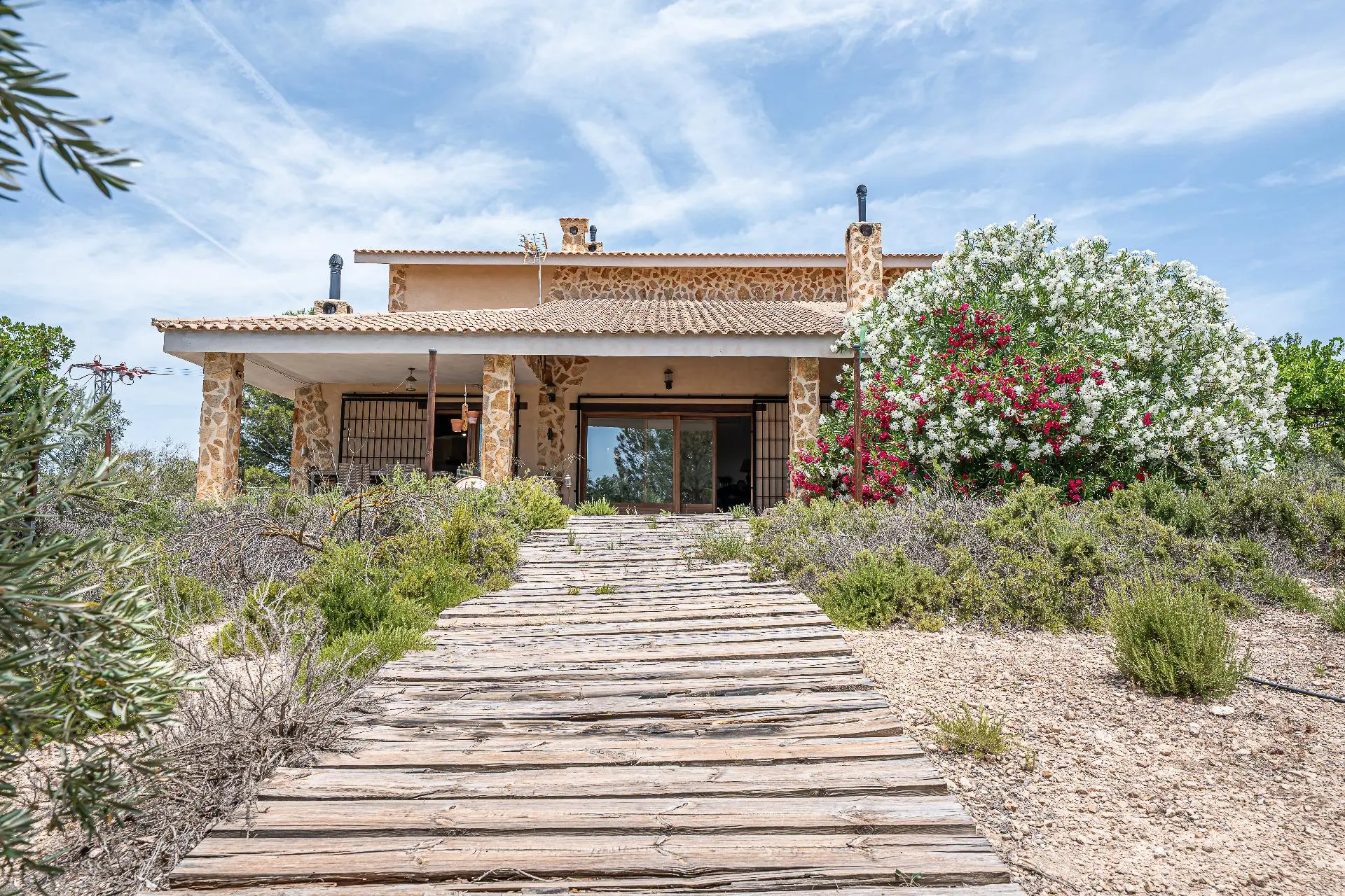 Masia Of 570 M² In Biar, Spain