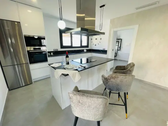 5-bedroom Villa In Torrevieja, Spain (368 M²)