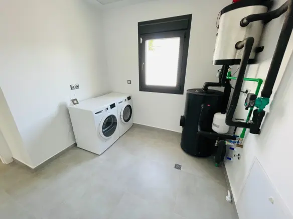 5-bedroom Villa In Torrevieja, Spain (368 M²)