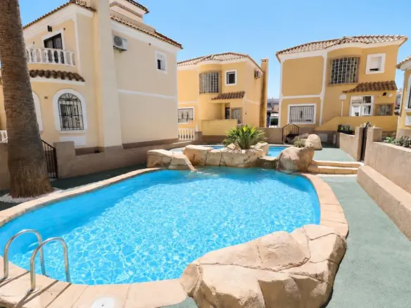 Villa Of 87 M² In Villamartin