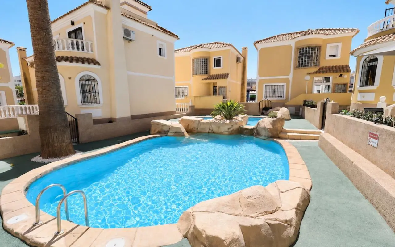 Villa Of 87 M² In Villamartin