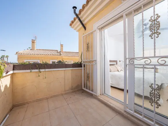 4-bedroom Terraced House In Torrevieja, Spain (155 M²)