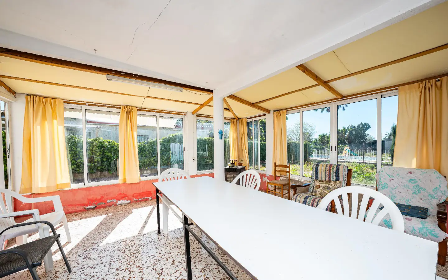 6-bedroom Villa In Elche, Spain (214 M²)