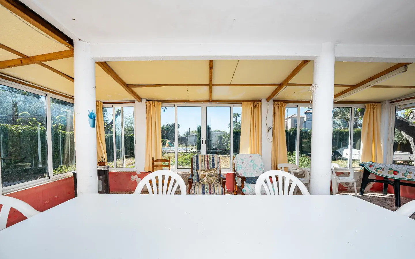 6-bedroom Villa In Elche, Spain (214 M²)