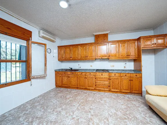 6-bedroom Villa In Elche, Spain (214 M²)