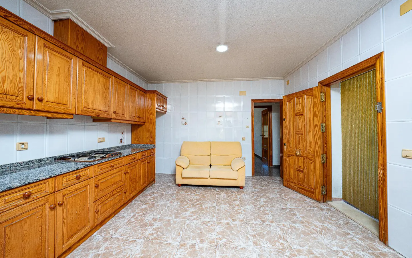 6-bedroom Villa In Elche, Spain (214 M²)
