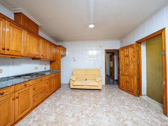 6-bedroom Villa In Elche, Spain (214 M²)