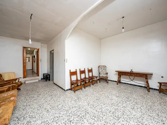 6-bedroom Villa In Elche, Spain (214 M²)