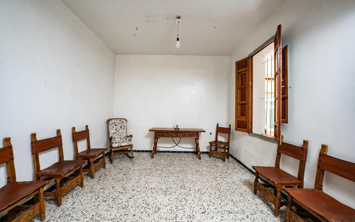 6-bedroom Villa In Elche, Spain (214 M²)