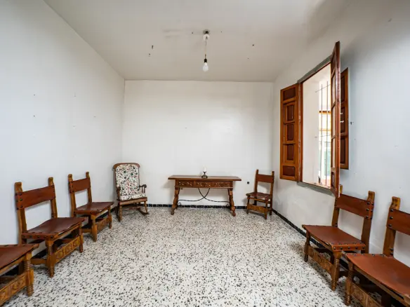 6-bedroom Villa In Elche, Spain (214 M²)