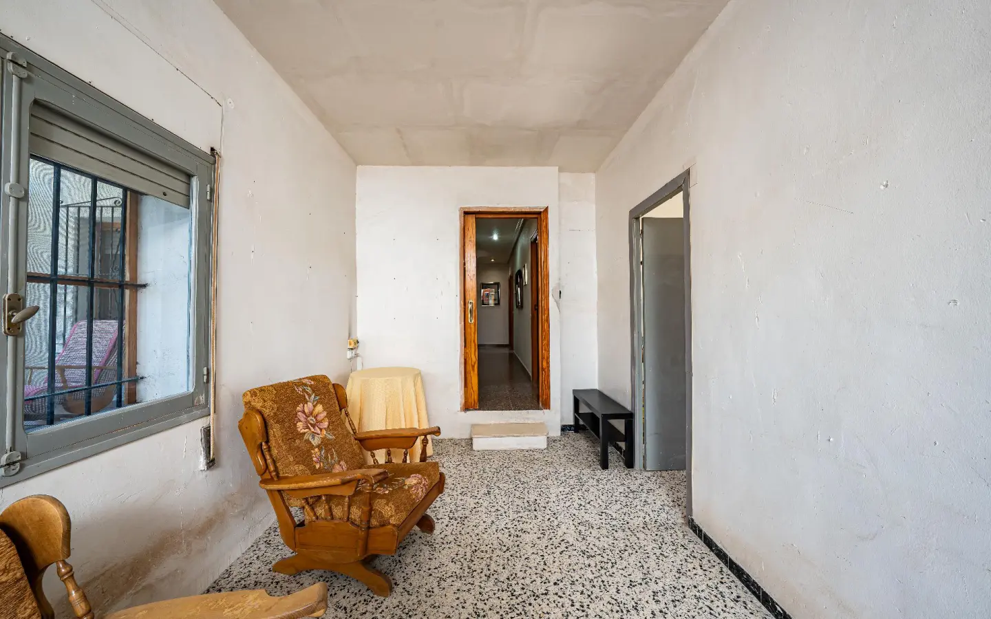6-bedroom Villa In Elche, Spain (214 M²)