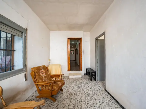 6-bedroom Villa In Elche, Spain (214 M²)