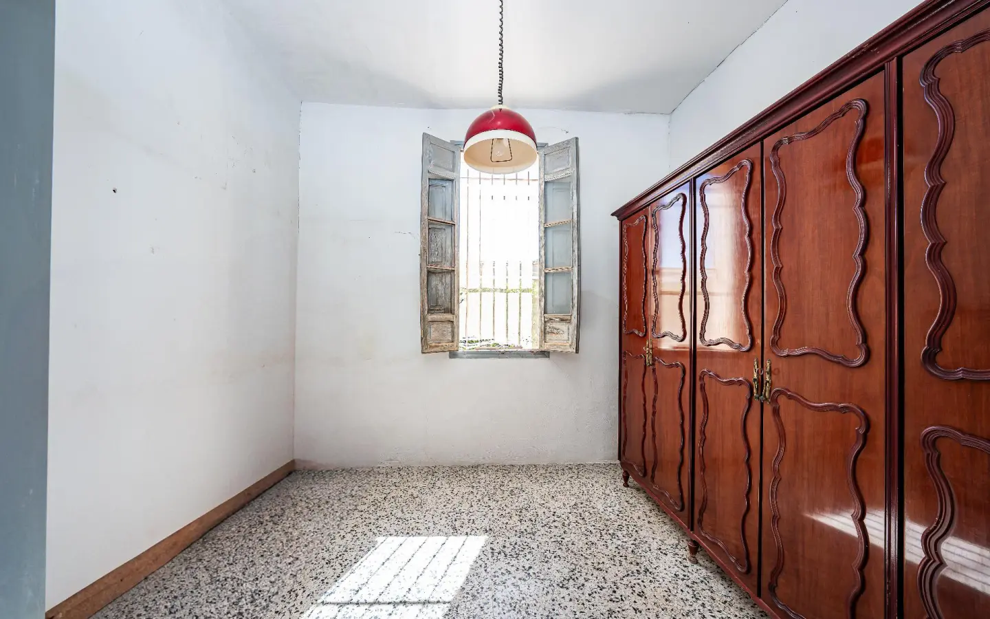 6-bedroom Villa In Elche, Spain (214 M²)