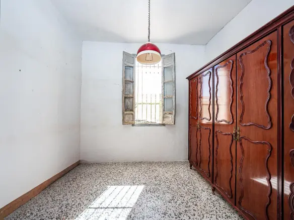6-bedroom Villa In Elche, Spain (214 M²)
