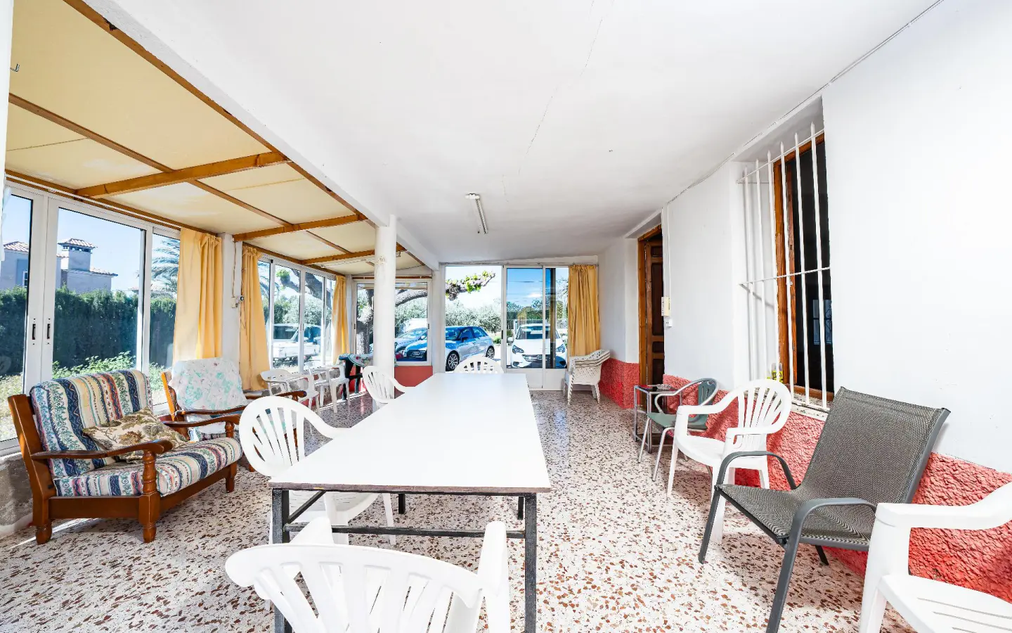 6-bedroom Villa In Elche, Spain (214 M²)