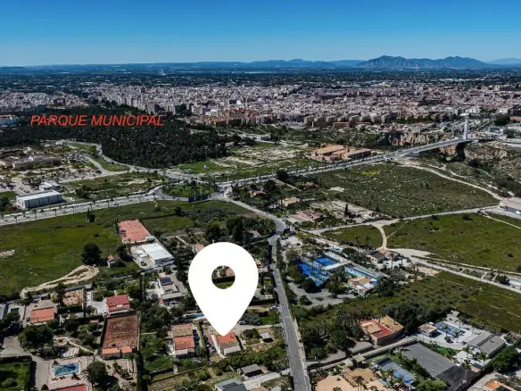 6-bedroom Villa In Elche, Spain (214 M²)