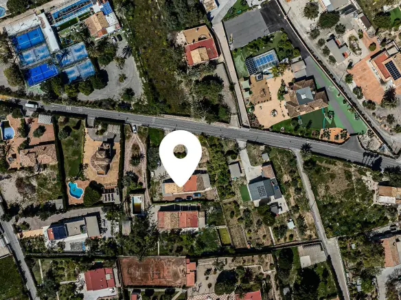6-bedroom Villa In Elche, Spain (214 M²)