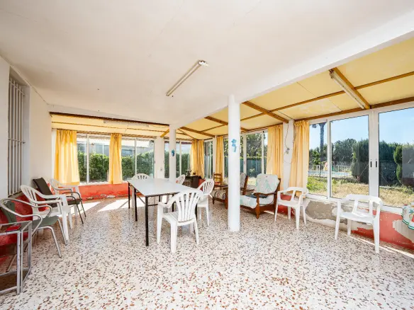 6-bedroom Villa In Elche, Spain (214 M²)